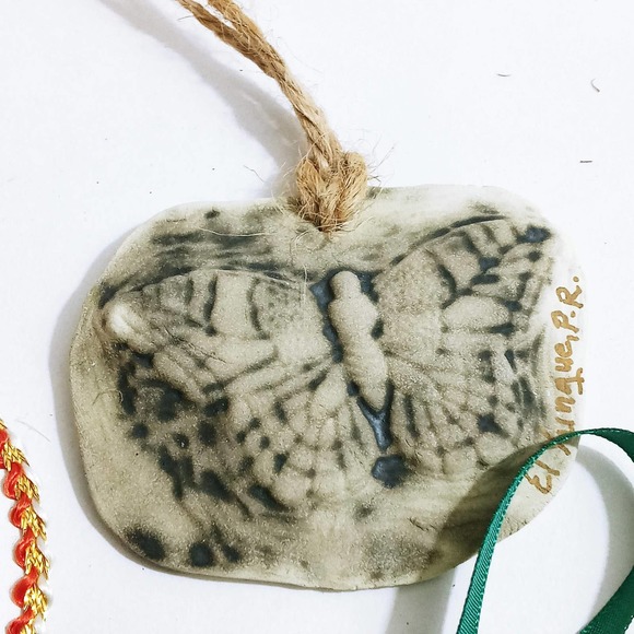 Vtg Christmas Sand Dollar Ornaments 3 Beach Decor Seashore Hand Painted (z) - Picture 4 of 5